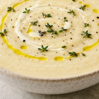 Velvety Cauliflower Soup: Ultimate Comfort Food! Cauliflower soup: Make this incredibly creamy and dreamy soup in under 30 minutes. Easy, comforting, and perfec