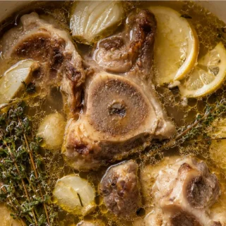 "ones Liquid Gold: Homemade Bone Broth" - Bone broth: master this essential, gut-healing elixir with our simple 24-hour slow cooker recipe. Enjoy rich flavor a