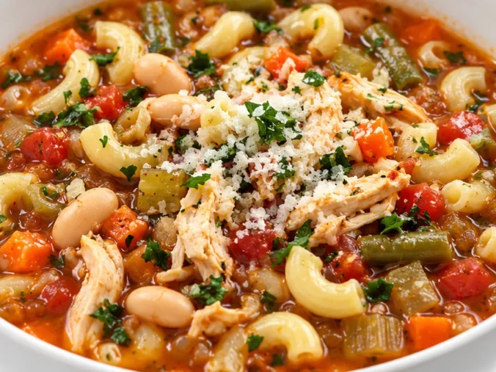 Chicken Minestrone Soup: Cozy & Flavorful!
